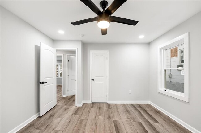 Building Photo - 1288 Lorenzo Dr SW