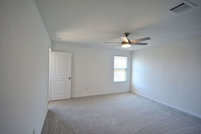 Building Photo - 1517 Hummock Steep