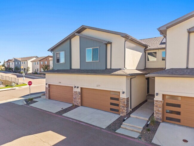 Building Photo - Modern 2 Bedroom, 2.5 Bathroom Townhome with a Loft, Central A/C, Gas Fireplace, and Washer and D...