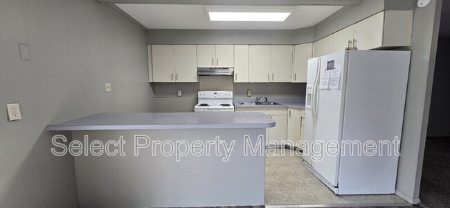 Building Photo - 5016 S Camden Dr