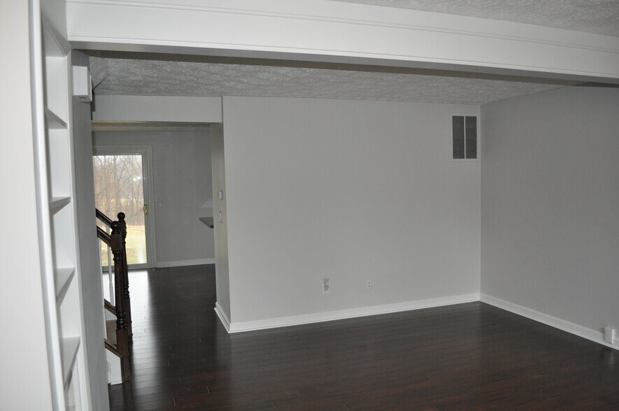 Family room - 1019 Cottonwood Ct.