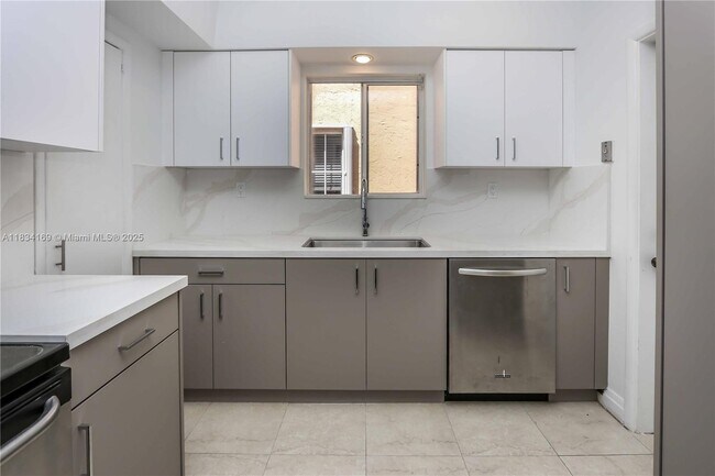 Building Photo - 1220 Milan Ave