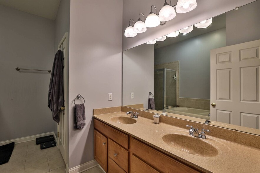 Primary Bath - 11633 Chancery Ln