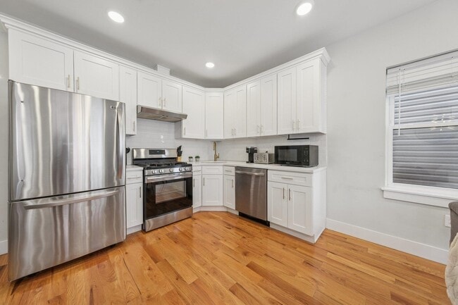 Building Photo - 183 Gates Ave