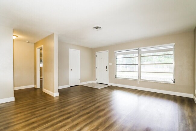 Building Photo - 5795 Hillside St