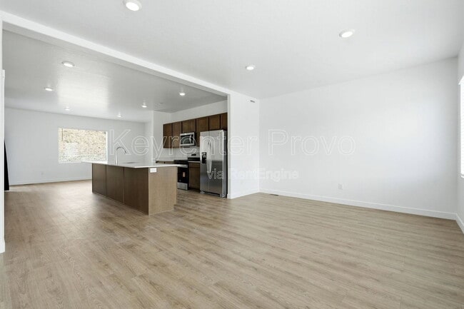 Building Photo - 371 E Levengrove Dr