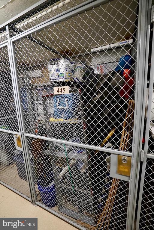 Building Photo - 888 N Quincy St