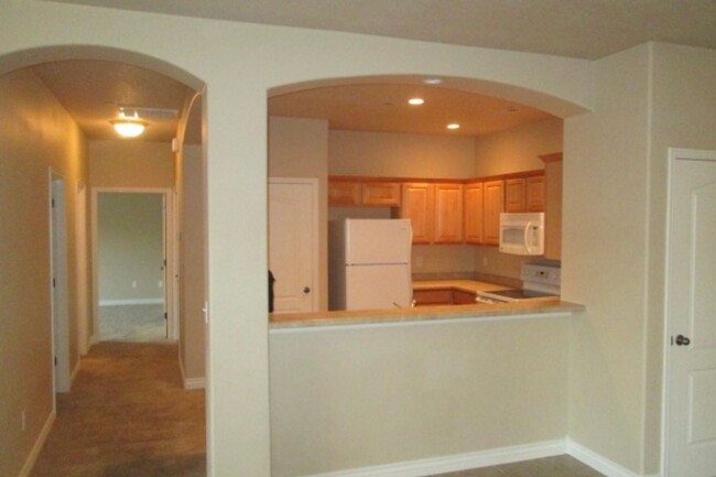 Building Photo - Great 2 bed, 2 bath town home in Lehi