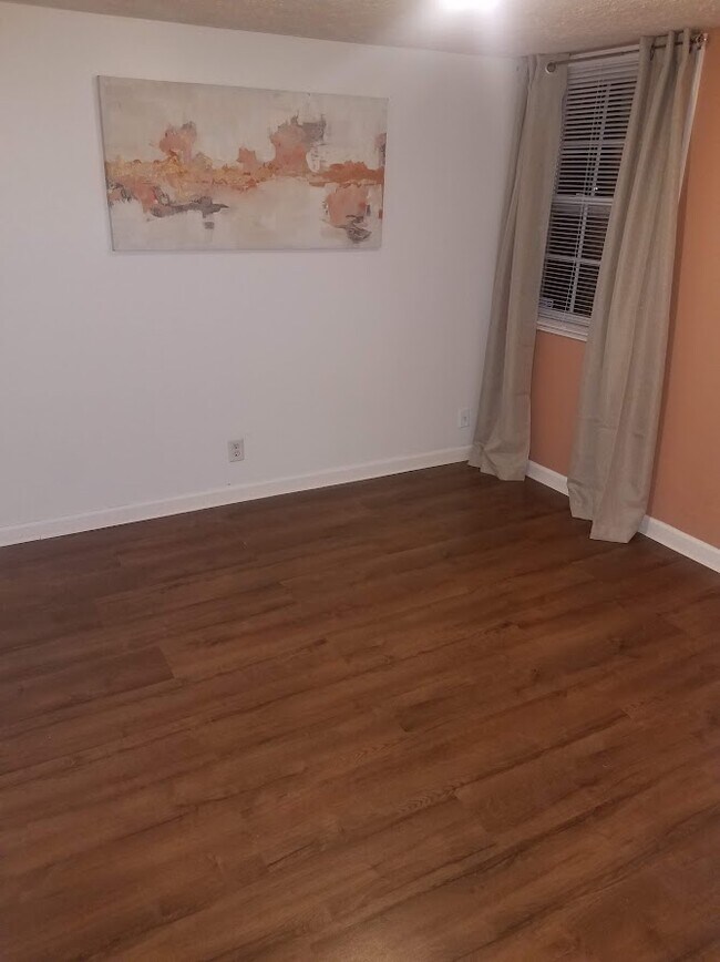 Building Photo - 2827 Brunswick Dr