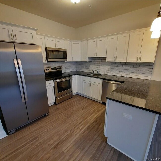 Building Photo - 250 NY-32