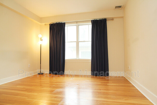 Building Photo - 109 Forest St