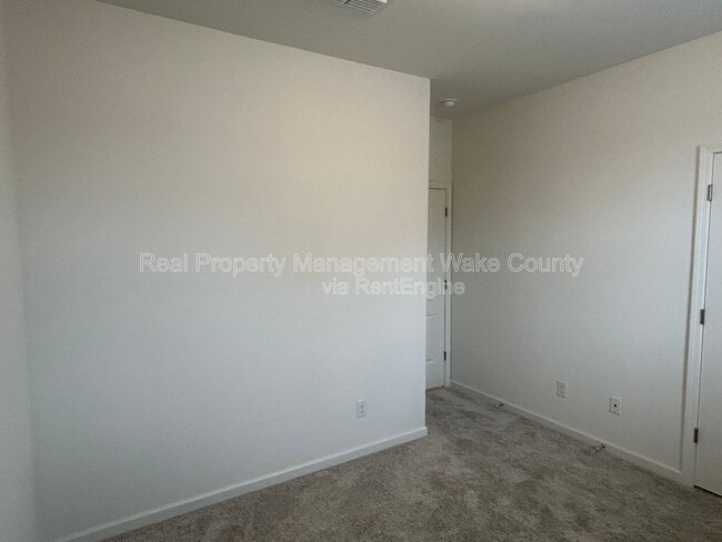 Building Photo - 403 St Clair Dr