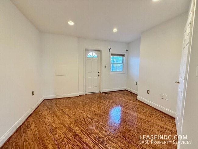 Building Photo - 203 R St NW