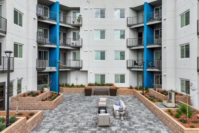 Courtyard - Serra Apartments