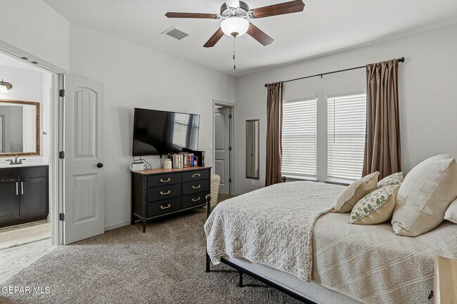 Building Photo - 14905 Tierra Escape Ave
