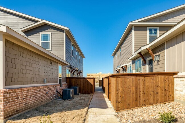 Building Photo - GORGEOUS 2 BEDROOM FOUR PLEX LOCATED IN MIDLOTHIAN ISD!