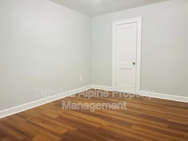 Building Photo - 604 Park Ave