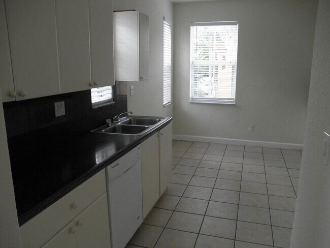 Building Photo - 3308 Shoma Dr