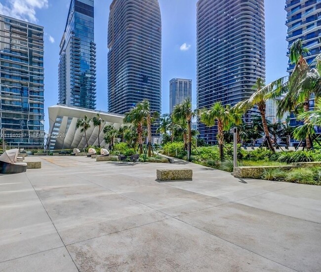 Building Photo - 68 SE 6th St