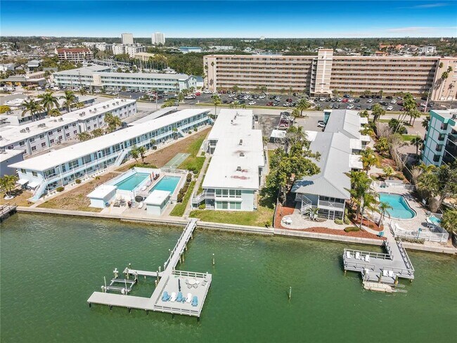 Building Photo - 1840 Shore Dr S