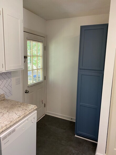 Building Photo - 1391 15th Ave NE