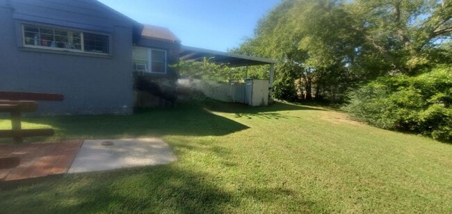 Building Photo - Handicap Accessible 2 bd, 2 ba - Beautiful...