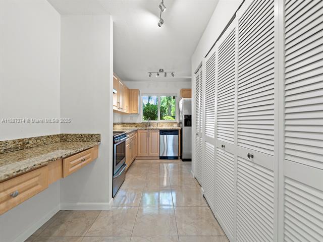 Building Photo - 8218 SW 82nd Ct