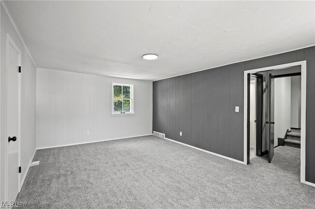 Building Photo - 3024 Warrensville Center Rd
