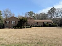 Building Photo - Four Bedroom Oconee Beauty