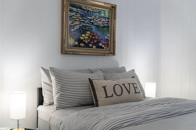 Building Photo - 3175 Rocky River Dr