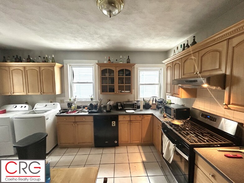 Building Photo - 183 College Ave