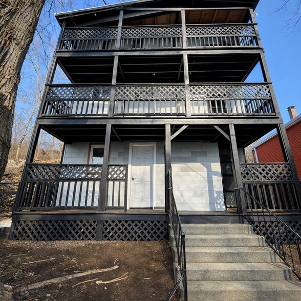 Building Photo - 490 Boswell Ave