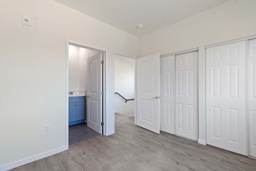 Building Photo - 11808 Hart St