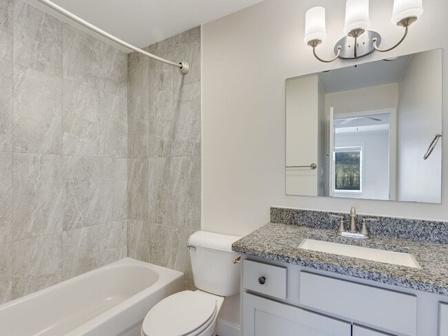 Building Photo - 3 Bedroom w/ Garage Townhome