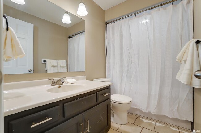 Building Photo - 5931 Spring Oak Ct