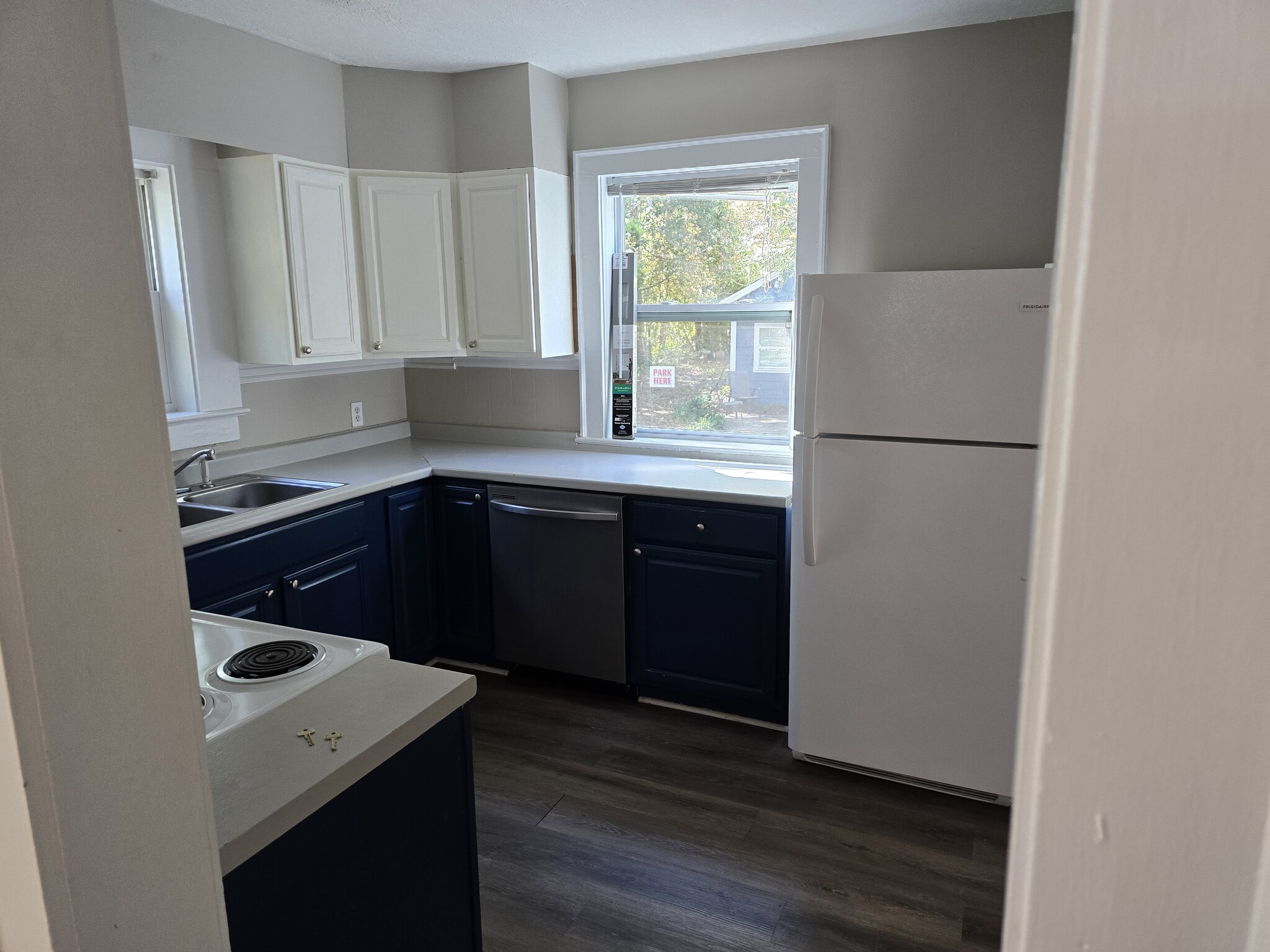 Building Photo - 4928 Oleander Dr