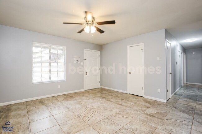 Building Photo - Charming 3 BR Brick Home with Upgraded Kitchen, Stone Fireplace & Sunroom in Little Rock