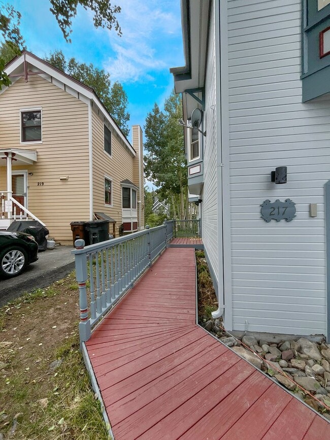 Building Photo - 3 Bed (private loft as 3rd BR) Downtown Breckenridge Living – Modern Comfort in a Historic Setting