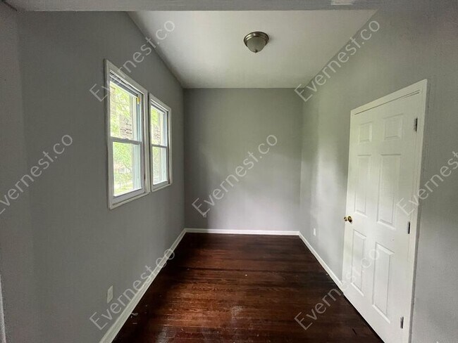 Building Photo - 291 Englewood St