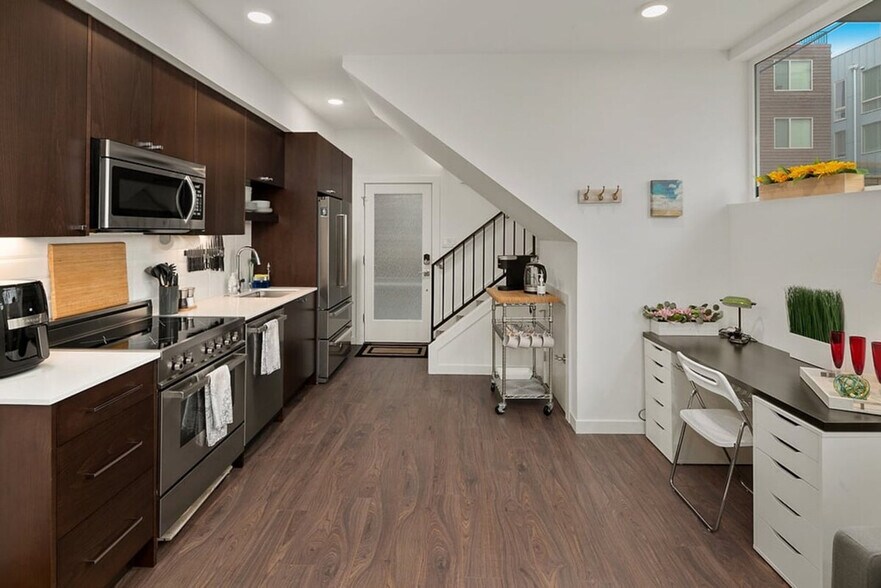 Building Photo - 1112 13th Ave