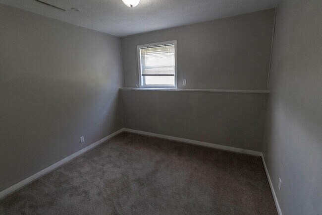 Building Photo - 7217 N Moberly Dr