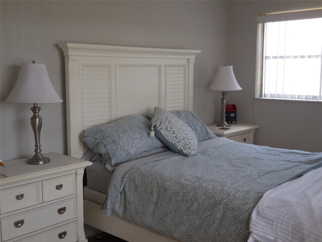 Building Photo - 3050 NW 1st Ave