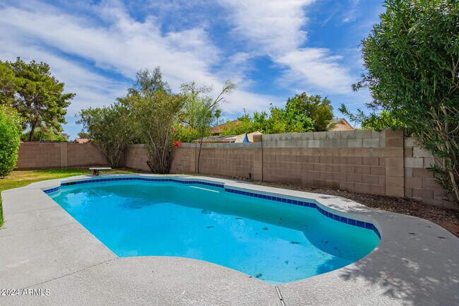 Building Photo - 3917 W Juniper Ave