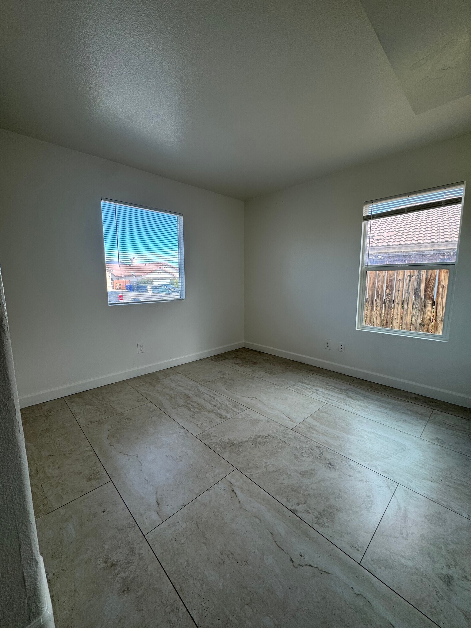 Building Photo - 15503 Venice Ln