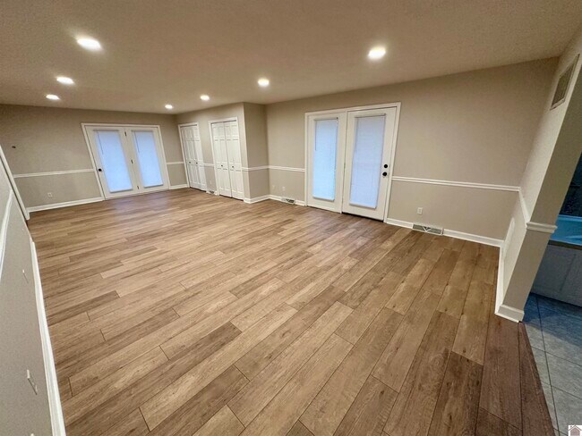 Building Photo - 67 Country Club Ln