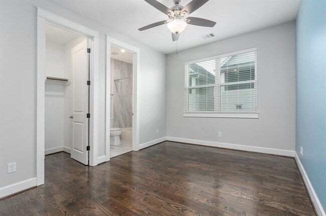 Building Photo - 312 W 28th St