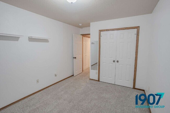 Building Photo - 2508 Tyler Ln