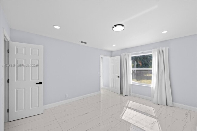 Building Photo - 1720 SW 13th St