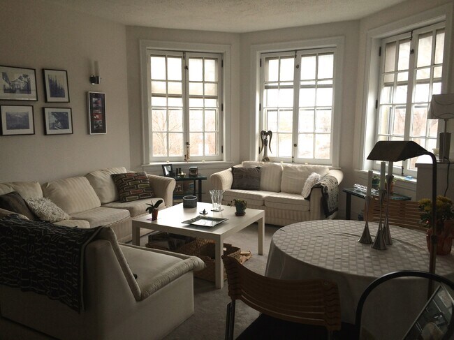 Living room - 1218 Central St