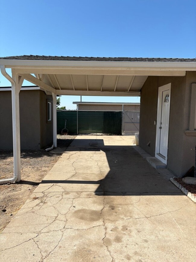 Building Photo - Country home Now Available!